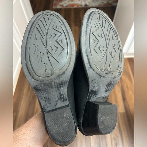 OTBT Ankle Boot Black Leather Zip Back Everyday Women’s Size 8.5 Silver Studded - Picture 5 of 9